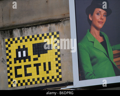 lustige cctv-Warnschild mit ufo London UK Stockfoto