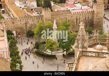 Sevilla Sevilla Provinz Spaniens Luftbild über Dach der Kathedrale, Plaza del Triunfo und Real Alcazar Stockfoto