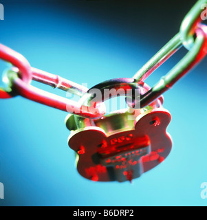 Vorhängeschloss und Kette. Stockfoto