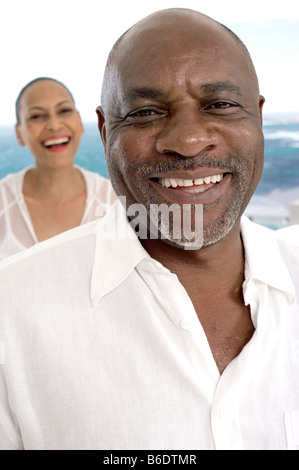 Gerne älteres Paar am Meer. Stockfoto