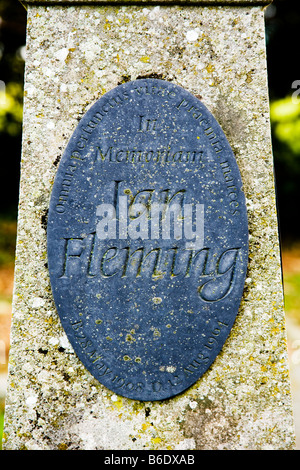 Cloes-Up der Gedenktafel an Flemings das Grab in Sevenhampton, Wiltshire, England, UK Stockfoto