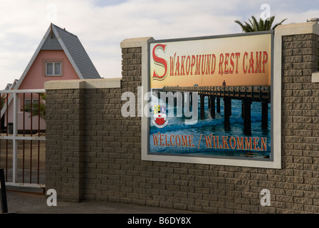 Das Swakopmund kommunalen Rest Camp bietet Self catering Chalets und Bungalows für Urlauber, Swakopmund, Namibia Stockfoto