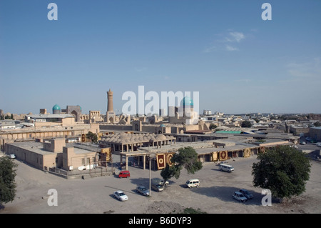 Usbekistan. Blick von der Arche-Festung über der antiken Stadt Buchara. Stockfoto