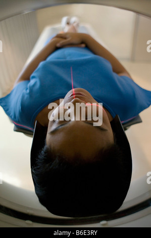 Patienten eine CT-Untersuchung Stockfoto