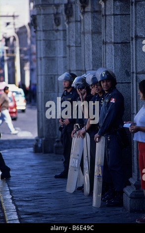 Bereitschaftspolizei in Arequipa, Peru Stockfoto