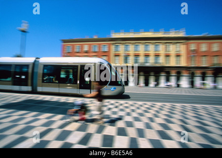 Der Trolley der schönen Stadt über den Massena Platz Stockfoto