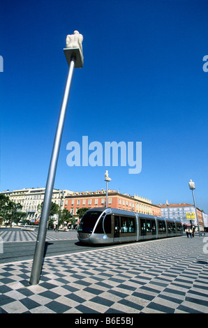 Der Trolley der schönen Stadt über den Massena Platz Stockfoto