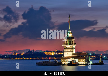 Maiden Leander Turm Marmara Meer Eingang des Bosporus bei Sonnenuntergang Istanbul Türkei Stockfoto