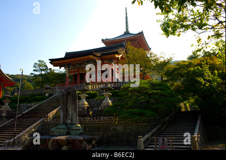 Sai Mo Westtor am Kiyomizudera Tempel in Kyoto, Japan. Stockfoto