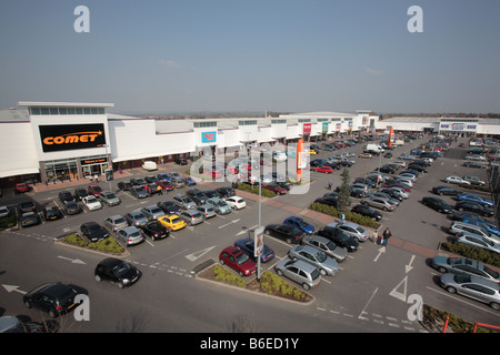 Erhöhten Blick auf Cambridge schließen Retail Park, Aylesbury. Stockfoto