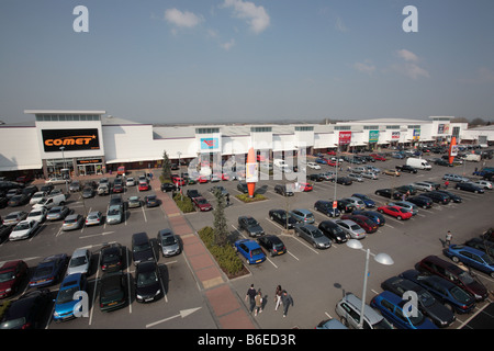 Erhöhten Blick auf Cambridge schließen Retail Park, Aylesbury. Stockfoto