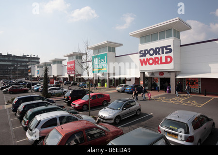 Welt des Sports und Alliierten Teppiche in Cambridge schließen Retail Park, Aylesbury Stockfoto