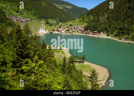 Trabzon Uzungol Bergsee und Dorf im kleinen Kaukasus Berge Stockfoto