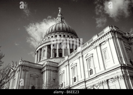 Schwarz / weiß Aufnahme von Saint-Paul Kathedrale in London. Stockfoto