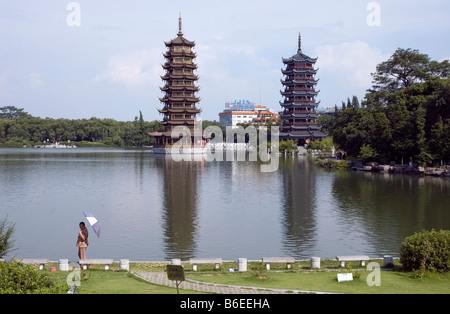 China, Guilin. Pagoden im Fir-See. 2007 Stockfoto