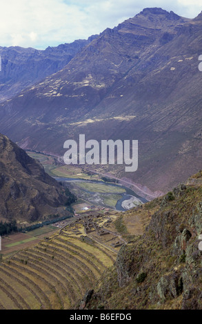 Q'allaqasa Zitadelle oben der peruanischen Dorf von Pisac im Heiligen Tal wo der Urubamba-Fluss fließt Stockfoto