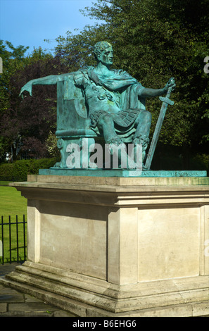 Bronze-Statue von Konstantin dem großen gelegen neben York Minster Stockfoto