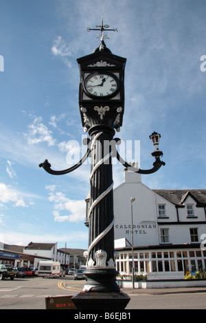 Uhr und der Caledonian Hotel Ullapool Wester Ross Schottland Stockfoto