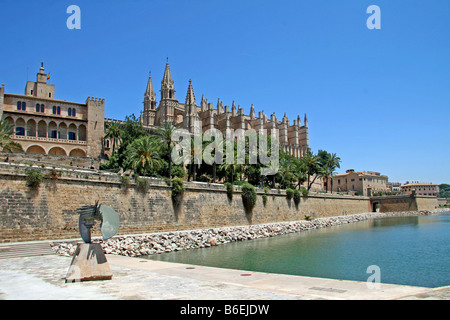 Wahrzeichen von Almudaina-Palast und der Kathedrale La Seu, Palma De Mallorca, Mallorca, Balearen, Spanien, Europa Stockfoto