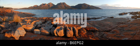 Die Gefahren hinter Coles Bay im Freycinet National Park, Tasmanien, Australien Stockfoto