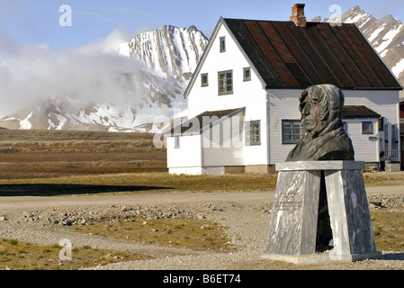 Statue von Roald Amundsen in den abgelegenen Dorf Ny Alesund, Norwegen, Spitzbergen, Ny-Alesund Stockfoto