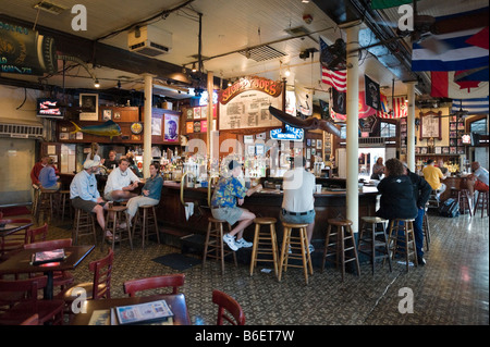 Interieur von Sloppy Joe's Saloon, Duval Street in der alten Stadt, Key West, Florida Keys, USA Stockfoto