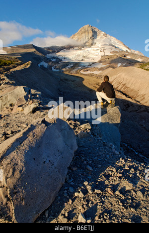 Bergsteiger, östlichen Rand des Vulkans Mount Hood und Elliot Glacier, Cooper Spur Trail, Kaskade-Strecke, Oregon, USA Stockfoto