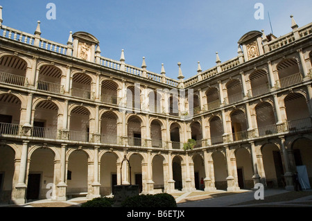 Santo Tomas de Villanueva Hof in alten Major School von San Ildefonso heute Rektor von ALCALÁ DE HENARES Universität Stockfoto