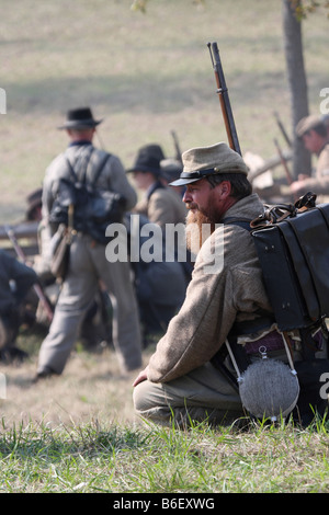 Konföderierten Front-Line Soldaten in der Schlacht in der Civil War Reenactment an der Wade Haus Greenbush-Wisconsin Stockfoto