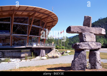 Inukshuk in Squamish Abenteuer und Tourist Information Centre, Squamish, BC, Britisch-Kolumbien, Kanada Stockfoto