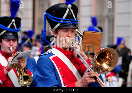 Musiker in Tracht auf dem Oktoberfest Tracht Prozession, München, Bayern, Deutschland, Europa Stockfoto