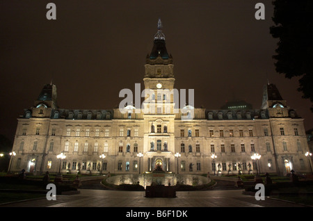 Das Parlamentsgebäude in Quebec City bei Nacht Stockfoto