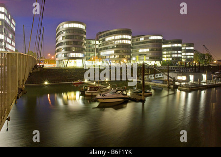 Marina Duisburg mit fünf Boote Gebäude bei Nacht, Duisburg, Ruhrgebiet, Nordrhein-Westfalen, Deutschland Stockfoto