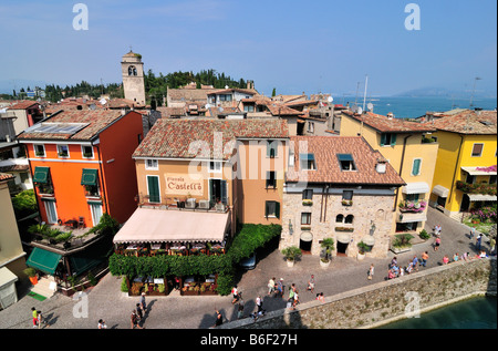 Sirmione, Lago di Garda oder Gardasee, Lombardei, Italien, Europa Stockfoto