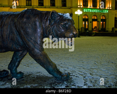 Statue vor Oslo Central Bahnhof, Norwegen Stockfoto