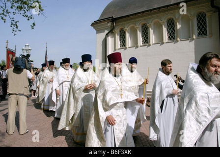 Umzug der neu geweihten Kirche in Butovo, Website von Stalins Schlachtfelder, Gebiet Moskau, Russland Stockfoto