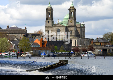 Athlone Kathedrale und das Schloss am Fluss Shannon, Irland, Athlone Stockfoto