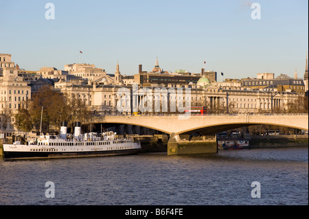 Waterloo Bridge über die Themse London Vereinigtes Königreich Stockfoto