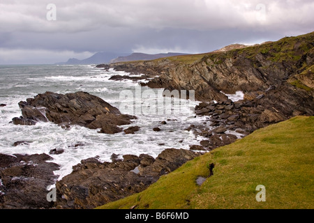 Felsenküste am Atlantic Drive, Achill Island, Irland Stockfoto