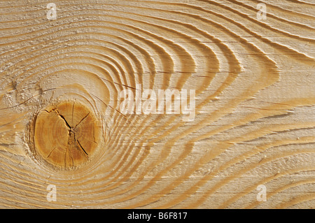 Holzbrett, Detail mit Knoten, Getreide und Flugzeug Marken Stockfoto