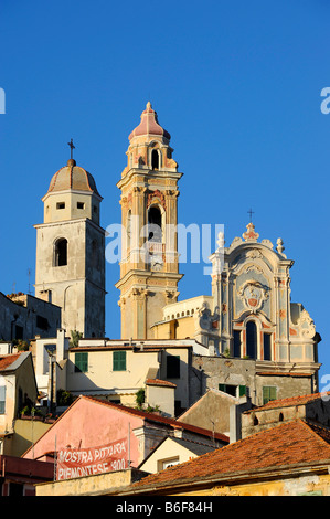 Cervo mit der Pfarrei Kirche San Giovanni Battista, Riviera dei Fiori, Ligurien, Italien, Europa Stockfoto