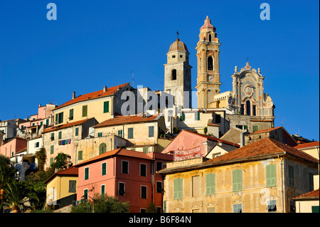 Cervo mit der Pfarrei Kirche San Giovanni Battista, Riviera dei Fiori, Ligurien, Italien, Europa Stockfoto