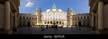 Panoramablick über das Rathaus Innenhof, Hamburg, Deutschland, Europa Stockfoto