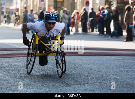 Handbiker beim Berlin-Marathon 2008 in Kilometer 40, Berlin, Deutschland, Europa Stockfoto