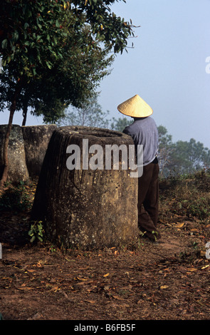 Riesiger Stein Gläser auf die Plain of Jars (Seite 2), Phonsavan, Provinz Xieng Khuang, Laos Stockfoto