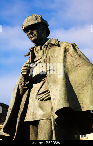 Statue von Sherlock Holmes von Gerald Ogilvie Laing, Picardy Place, Stadt von Edinburgh, Schottland. Stockfoto