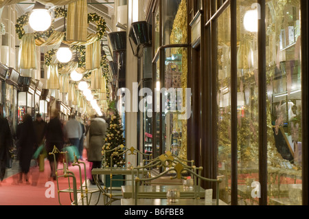 Geschäfte in Burlington Arcade zu Weihnachten mal London Vereinigtes Königreich Stockfoto