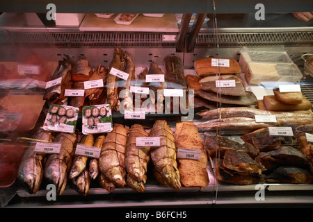 Auswahl an Meeresfrüchten im Feinkostladen Jelissejew in Moskau, Russland Stockfoto