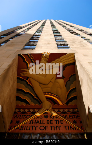 Art-Deco-Relief auf dem Rockefeller Center Gebäude, Bürogebäude, New York City, USA Stockfoto