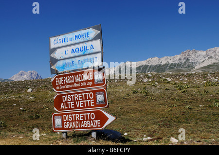Mt. Gran Sasso und Richtung Zeichen, Campo Imperatore, Abruzzen, Italien, Europa Stockfoto